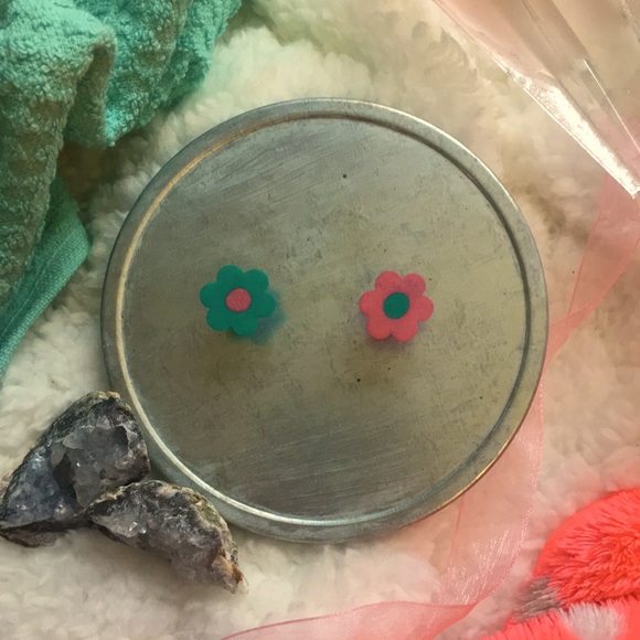 Pink and teal flower earrings - Picture 5 of 6